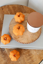 Load image into Gallery viewer, Orange mini pumpkins
