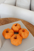 Load image into Gallery viewer, Orange mini pumpkins
